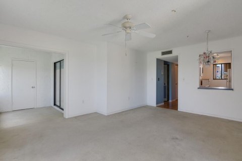 Condo in Stuart, Florida, 2 bedrooms № 2194812 - photo 8