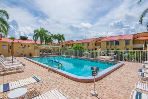 Condo in Stuart, Florida, 2 bedrooms № 2194812 - photo 20