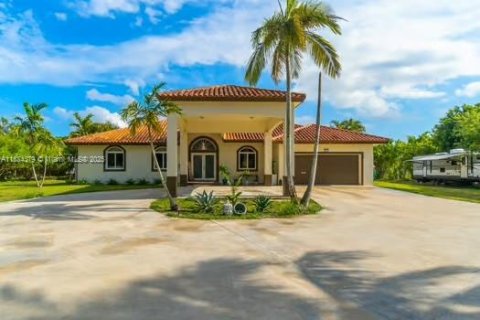 House in Homestead, Florida 4 bedrooms № 1814062 - photo 2
