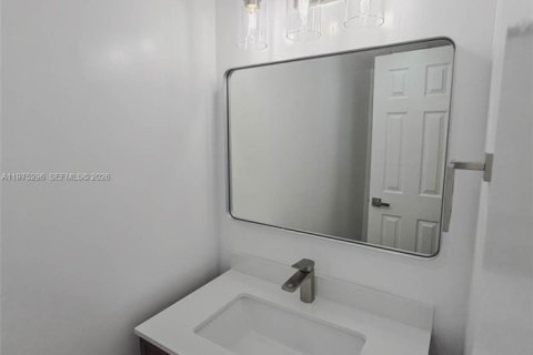 Condominio en alquiler en Hialeah, Florida, 2 dormitorios, 131.64 m2 № 2041375 - foto 8