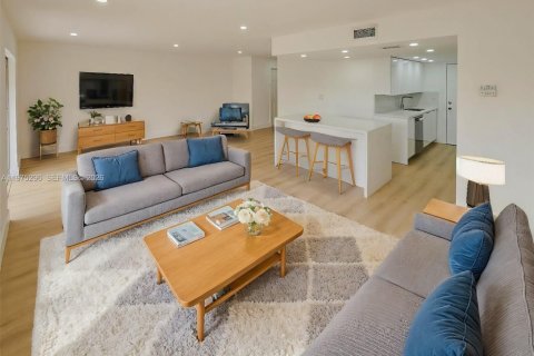 Condominio en alquiler en Hialeah, Florida, 2 dormitorios, 131.64 m2 № 2041375 - foto 1