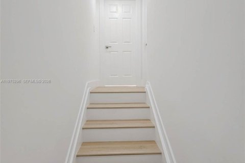 Condominio en alquiler en Hialeah, Florida, 2 dormitorios, 131.64 m2 № 2041375 - foto 12