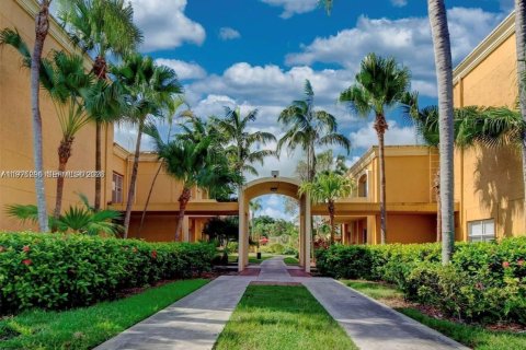 Condominio en alquiler en Hialeah, Florida, 2 dormitorios, 131.64 m2 № 2041375 - foto 30