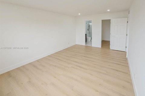 Condominio en alquiler en Hialeah, Florida, 2 dormitorios, 131.64 m2 № 2041375 - foto 23