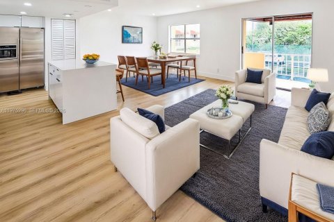 Condominio en alquiler en Hialeah, Florida, 2 dormitorios, 131.64 m2 № 2041375 - foto 3