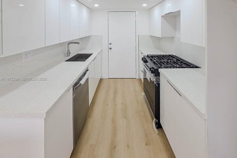 Condominio en alquiler en Hialeah, Florida, 2 dormitorios, 131.64 m2 № 2041375 - foto 6