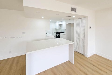 Condominio en alquiler en Hialeah, Florida, 2 dormitorios, 131.64 m2 № 2041375 - foto 5