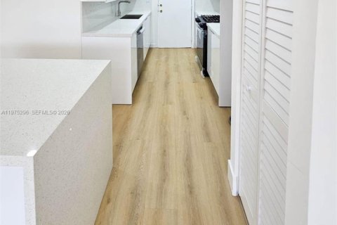 Condominio en alquiler en Hialeah, Florida, 2 dormitorios, 131.64 m2 № 2041375 - foto 7