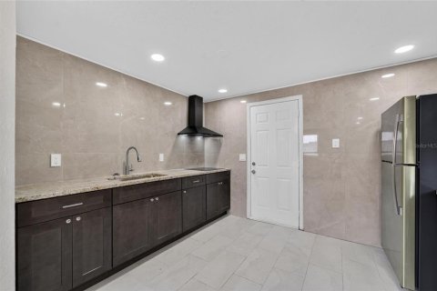 House in Tampa, Florida 3 bedrooms, 120.4 sq.m. № 2207187 - photo 14