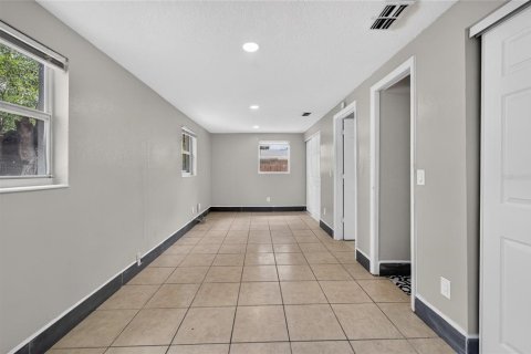 House in Tampa, Florida 3 bedrooms, 120.4 sq.m. № 2207187 - photo 22