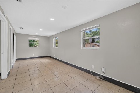 House in Tampa, Florida 3 bedrooms, 120.4 sq.m. № 2207187 - photo 24