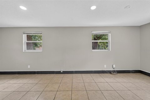 House in Tampa, Florida 3 bedrooms, 120.4 sq.m. № 2207187 - photo 25