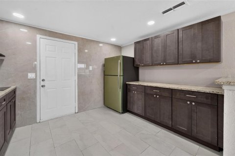 House in Tampa, Florida 3 bedrooms, 120.4 sq.m. № 2207187 - photo 15