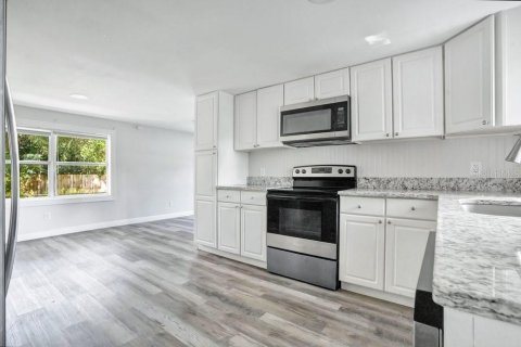 House in Orlando, Florida 3 bedrooms, 92.9 sq.m. № 2210041 - photo 6