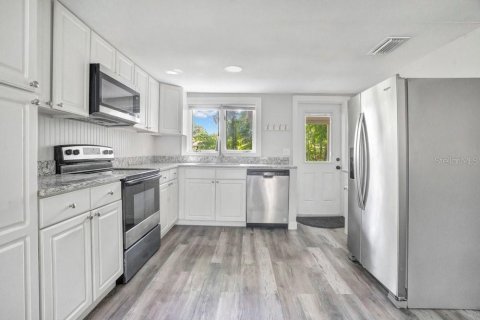 House in Orlando, Florida 3 bedrooms, 92.9 sq.m. № 2210041 - photo 4