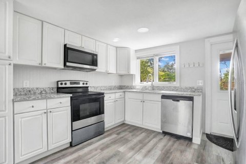 House in Orlando, Florida 3 bedrooms, 92.9 sq.m. № 2210041 - photo 5