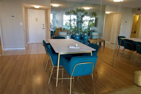 Condo in Hallandale Beach, Florida, 1 bedroom  № 1973624 - photo 5