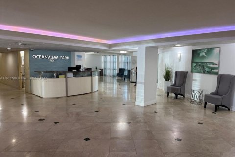 Condo in Hallandale Beach, Florida, 1 bedroom  № 1973624 - photo 21