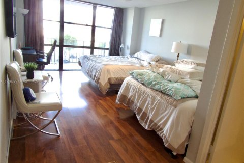 Condo in Hallandale Beach, Florida, 1 bedroom  № 1973624 - photo 9