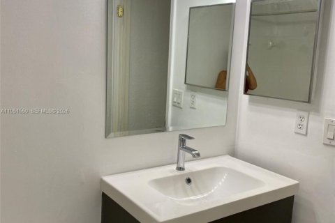 Снять в аренду виллу или дом в Купер-Сити, Флорида 4 спальни, 189.24м2, № 2079529 - фото 13