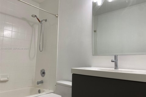 Снять в аренду виллу или дом в Купер-Сити, Флорида 4 спальни, 189.24м2, № 2079529 - фото 12