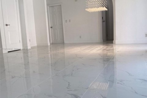 Снять в аренду виллу или дом в Купер-Сити, Флорида 4 спальни, 189.24м2, № 2079529 - фото 25
