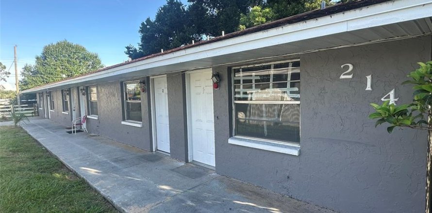 Commercial property in Lakeland, Florida 276.38 sq.m. № 1873647