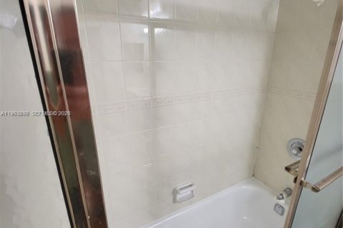 Copropriété à louer à Oakland Park, Floride: 2 chambres, 97.55 m2 № 2025802 - photo 8