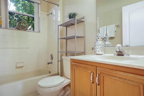 House in Boynton Beach, Florida 4 bedrooms, 218.78 sq.m. № 1938357 - photo 20