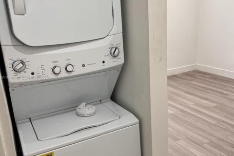 Apartment in Miami, Florida 2 bedrooms, 69.68 sq.m. № 2001473 - photo 11