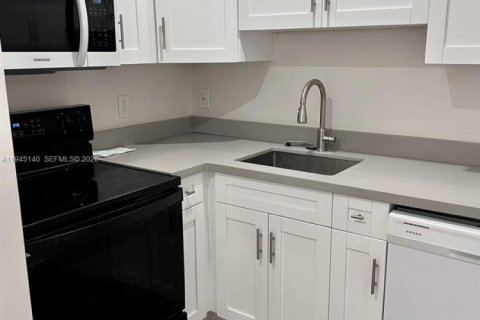 Apartment in Miami, Florida 2 bedrooms, 69.68 sq.m. № 2001473 - photo 7