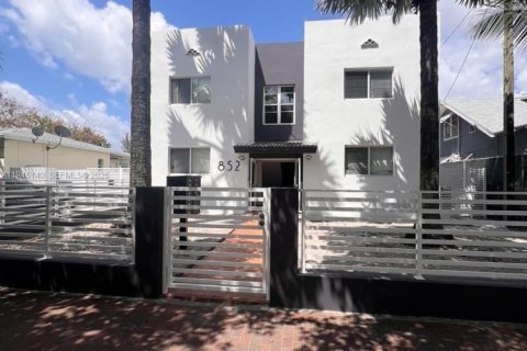 Apartment in Miami, Florida 2 bedrooms, 69.68 sq.m. № 2001473 - photo 2