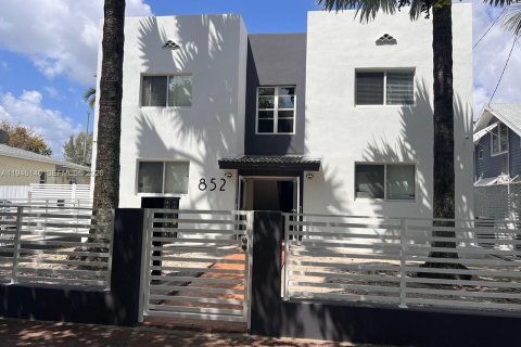 Apartment in Miami, Florida 2 bedrooms, 69.68 sq.m. № 2001473