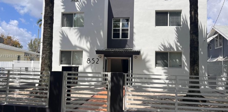 Apartment in Miami, Florida 2 bedrooms, 69.68 sq.m. № 2001473