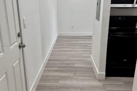 Apartment in Miami, Florida 2 bedrooms, 69.68 sq.m. № 2001473 - photo 5