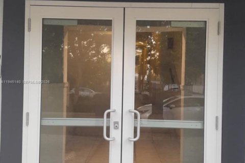 Apartment in Miami, Florida 2 bedrooms, 69.68 sq.m. № 2001473 - photo 3