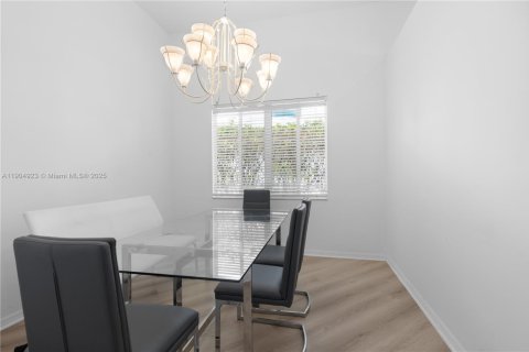 Villa ou maison à vendre à Weston, Floride: 4 chambres, 209.49 m2 № 1963175 - photo 10