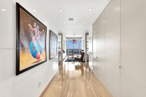 Condominio en venta en Bal Harbour, Florida, 4 dormitorios, 330.36 m2 № 1756409 - foto 20