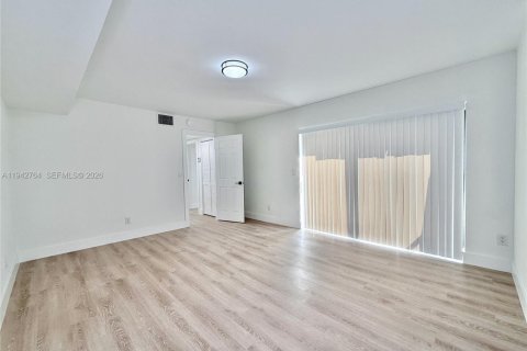 Touwnhouse à vendre à North Lauderdale, Floride: 3 chambres, 135.64 m2 № 2000637 - photo 21