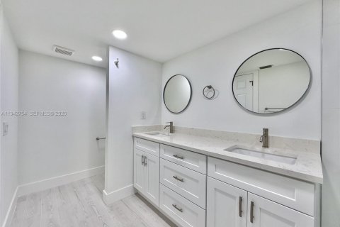 Touwnhouse à vendre à North Lauderdale, Floride: 3 chambres, 135.64 m2 № 2000637 - photo 26