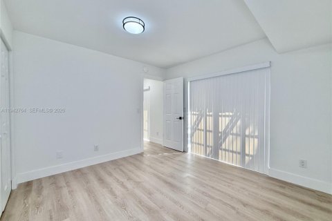 Touwnhouse à vendre à North Lauderdale, Floride: 3 chambres, 135.64 m2 № 2000637 - photo 12