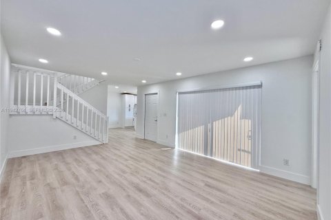 Touwnhouse à vendre à North Lauderdale, Floride: 3 chambres, 135.64 m2 № 2000637 - photo 11