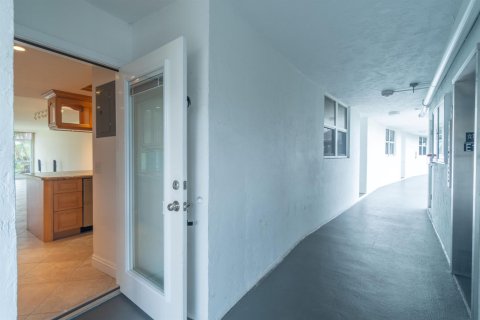 Condominio en venta en Pompano Beach, Florida, 2 dormitorios, 91.04 m2 № 2087342 - foto 21