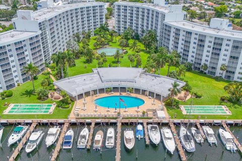 Condominio en venta en Pompano Beach, Florida, 2 dormitorios, 91.04 m2 № 2087342 - foto 3