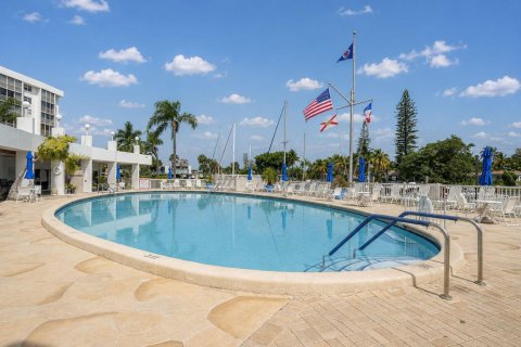 Condominio en venta en Pompano Beach, Florida, 2 dormitorios, 91.04 m2 № 2087342 - foto 25