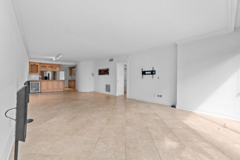 Condominio en venta en Pompano Beach, Florida, 2 dormitorios, 91.04 m2 № 2087342 - foto 2