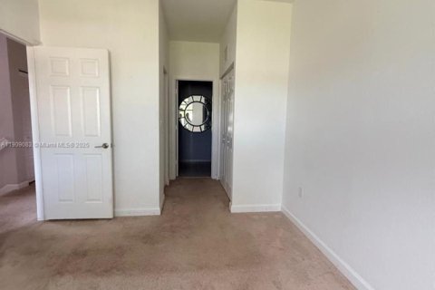 Condominio en alquiler en Miami, Florida, 4 dormitorios, 168.62 m2 № 2013668 - foto 19