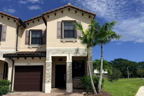 Condominio en Miami, Florida, 4 dormitorios  № 2013668