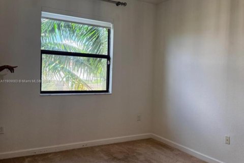 Condominio en alquiler en Miami, Florida, 4 dormitorios, 168.62 m2 № 2013668 - foto 4