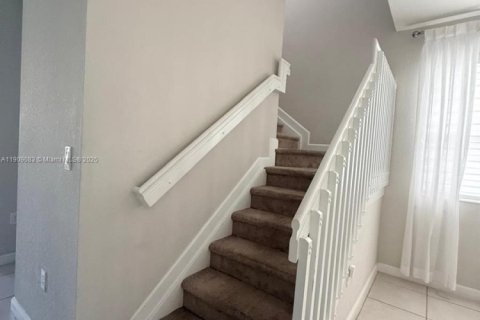 Condominio en alquiler en Miami, Florida, 4 dormitorios, 168.62 m2 № 2013668 - foto 6